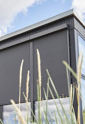 Outdoor Screens, der effektivt regulerer lys og varme