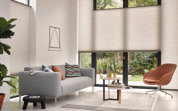 Duette® gardiner kan laves til store panoramavinduer og giver miljø til nybyggede huse